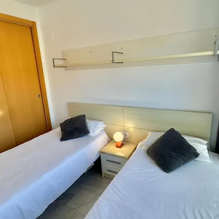 Highrise With Stunning Views From Private Balcony 85 公寓