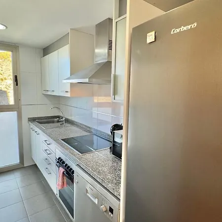 Highrise With Stunning Views From Private Balcony 85 *