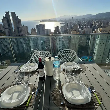 Highrise With Stunning Views From Private Balcony 85 Lägenhet