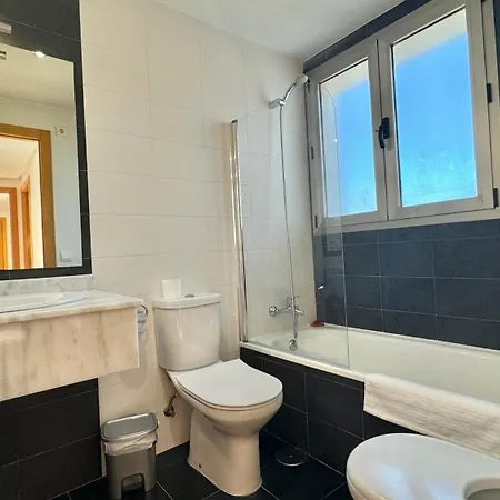 Apartment Highrise With Stunning Views From Private Balcony 85 *