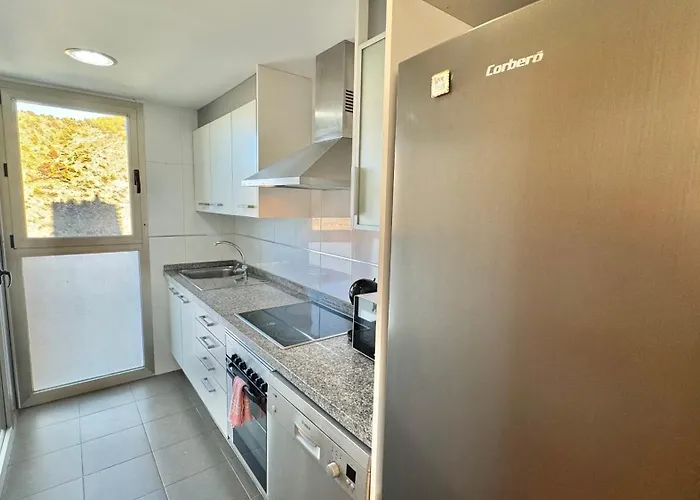 Highrise With Stunning Views From Private Balcony 85 *